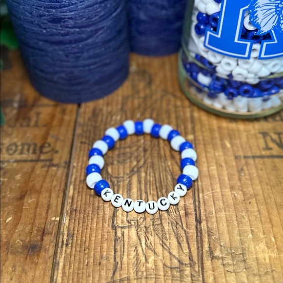 University of Kentucky friendship bracelets - Picture 6 of 7